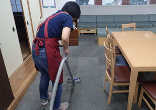 館内整美の様子